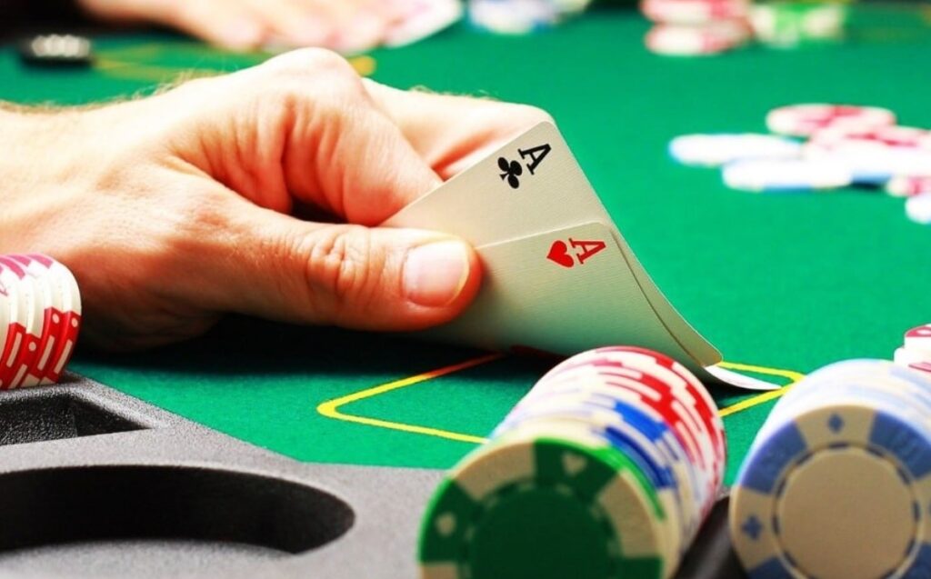 Các bước để tham gia chơi game bài poker tại 8xbet cho ngưới mới